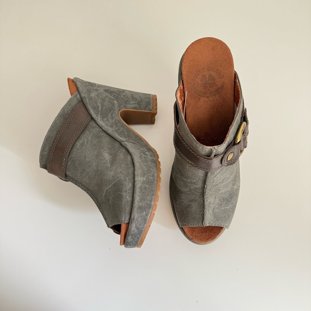 Lucky Brand Womens Gray Brown Peep Toe Heeled Mules Clog Sandals Size 7.5M